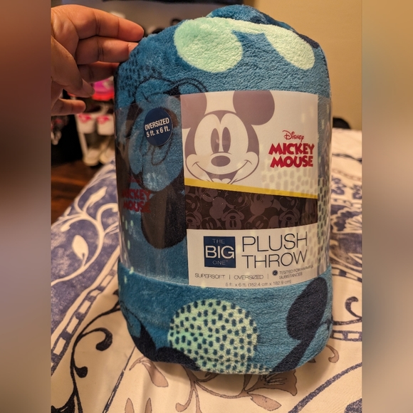The Big One | Bedding | Mickey Mouse Plush Throw | Poshmark